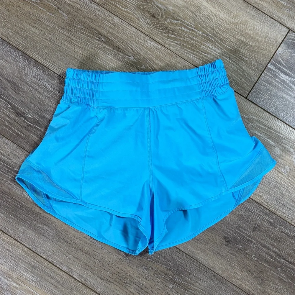 Lululemon Hotty Hot High Rise Shorts 2.5 Inch NWOT - Picture 1 of 11
